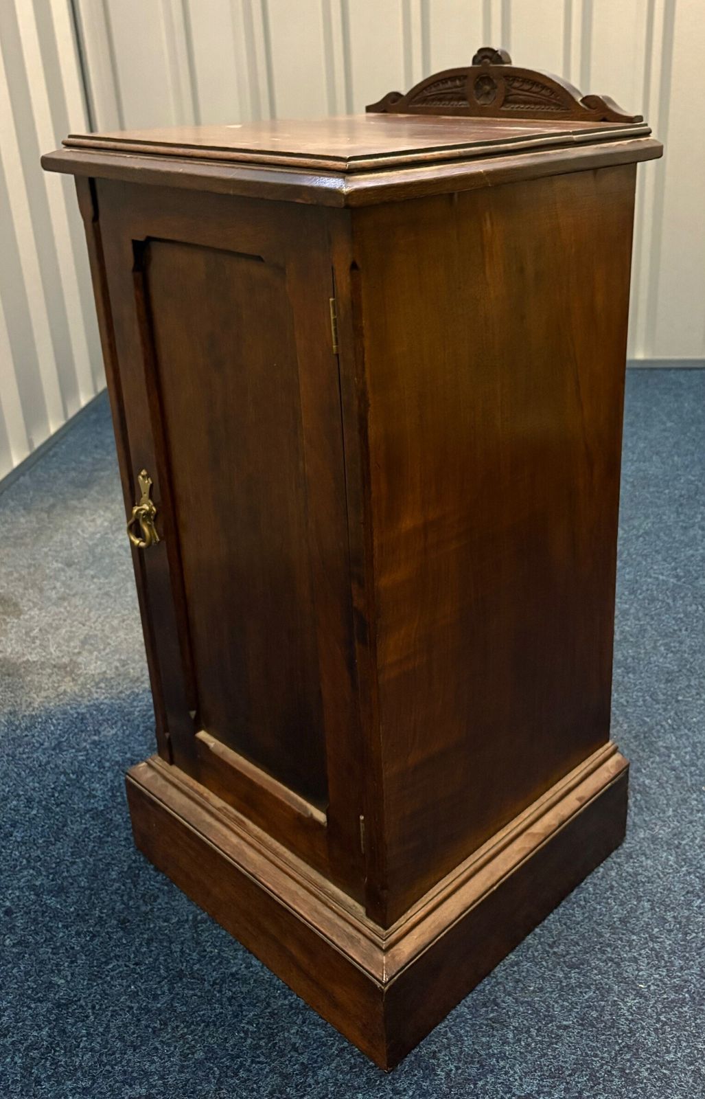 English Victorian Mahogany Bedside Cabinet photo 125.0