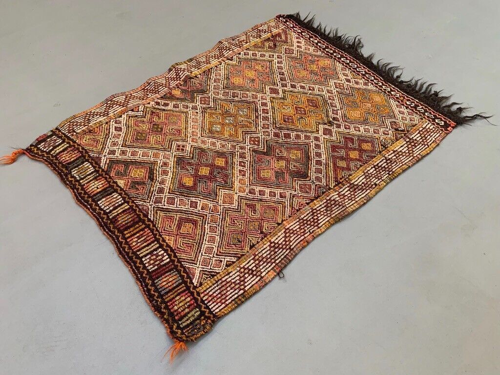 Small Vintage Turkish Kilim Rug 120x87 Cm Wool Kelim photo furniture