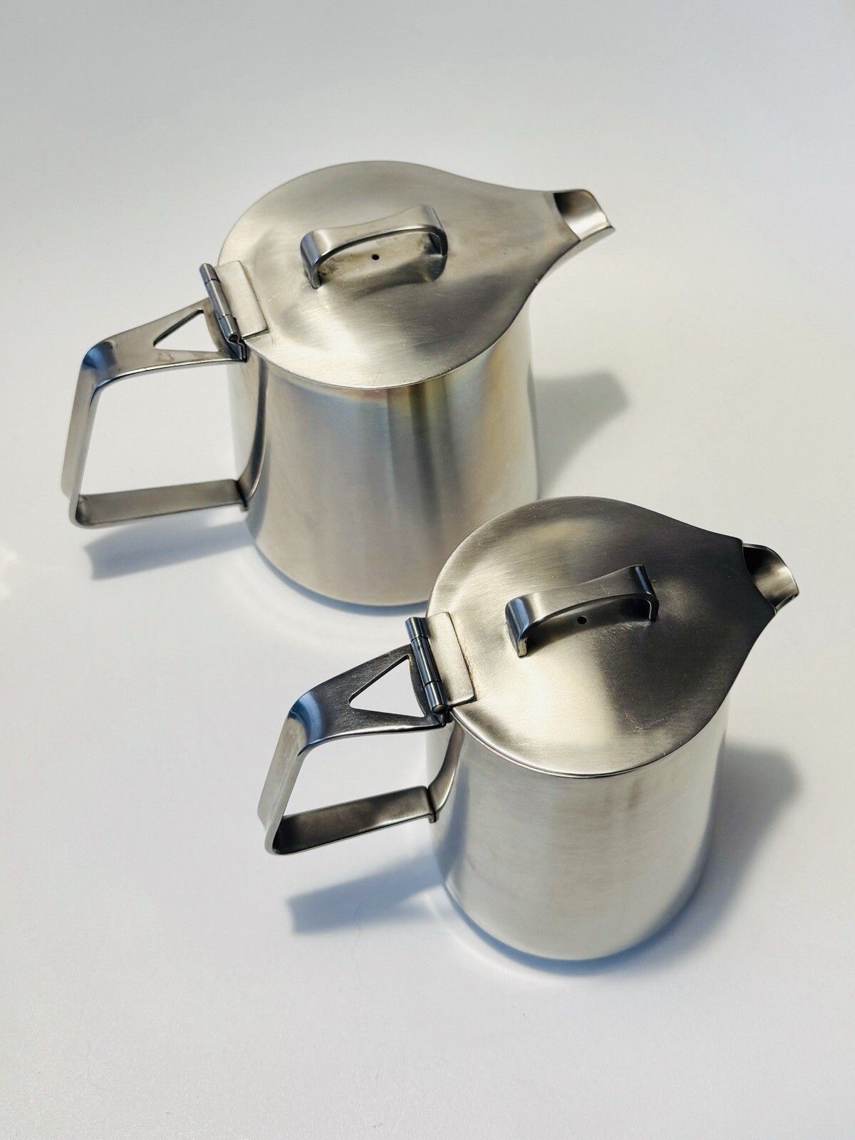 Old Hall Oriana Coffee & Hot Water Pots, Sugar Bowl & Tongs By Robert Welch photo for sale