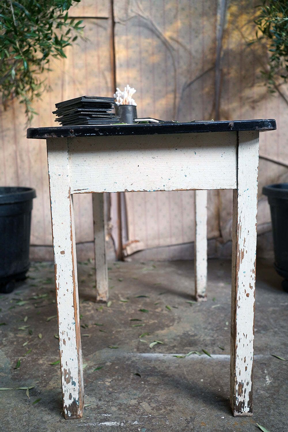 photo vinterior Bristol Zoological Gardens: An Early/Mid 20thc Painted Pine & Enamel Topped Veterinarian Table C.1940
