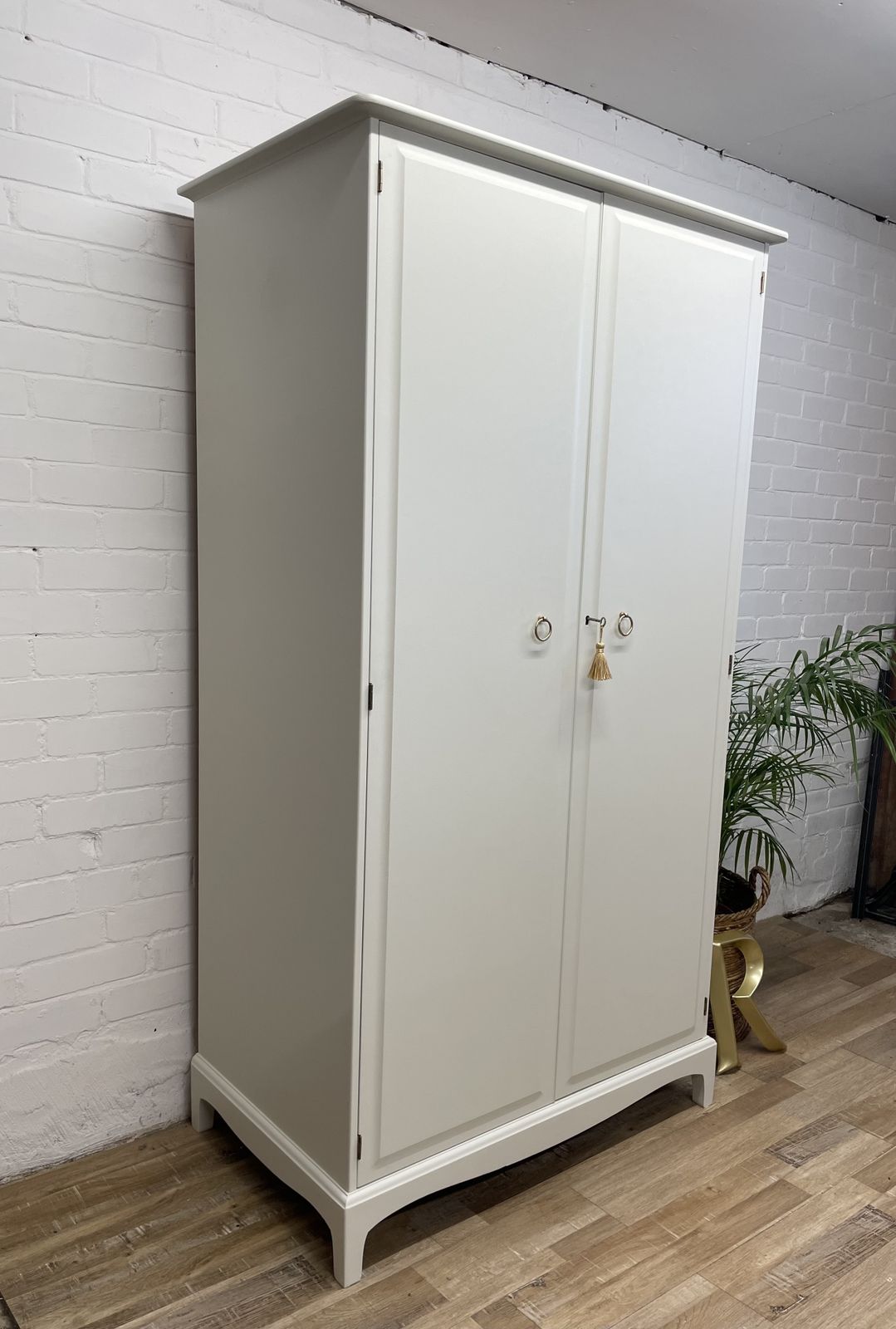 Stag Minstrel Wardrobe Painted Light Grey photo 695.0