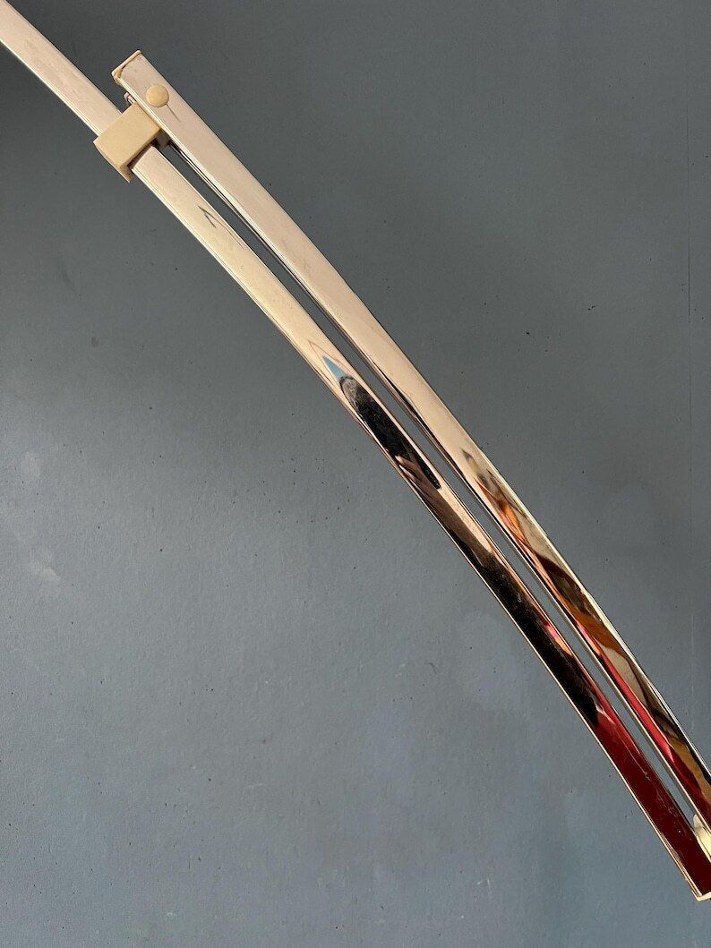 Italiaanse Mid Century Goffredo Reggiani Booglamp Met Witte Plexiglazen Kap photo vintage
