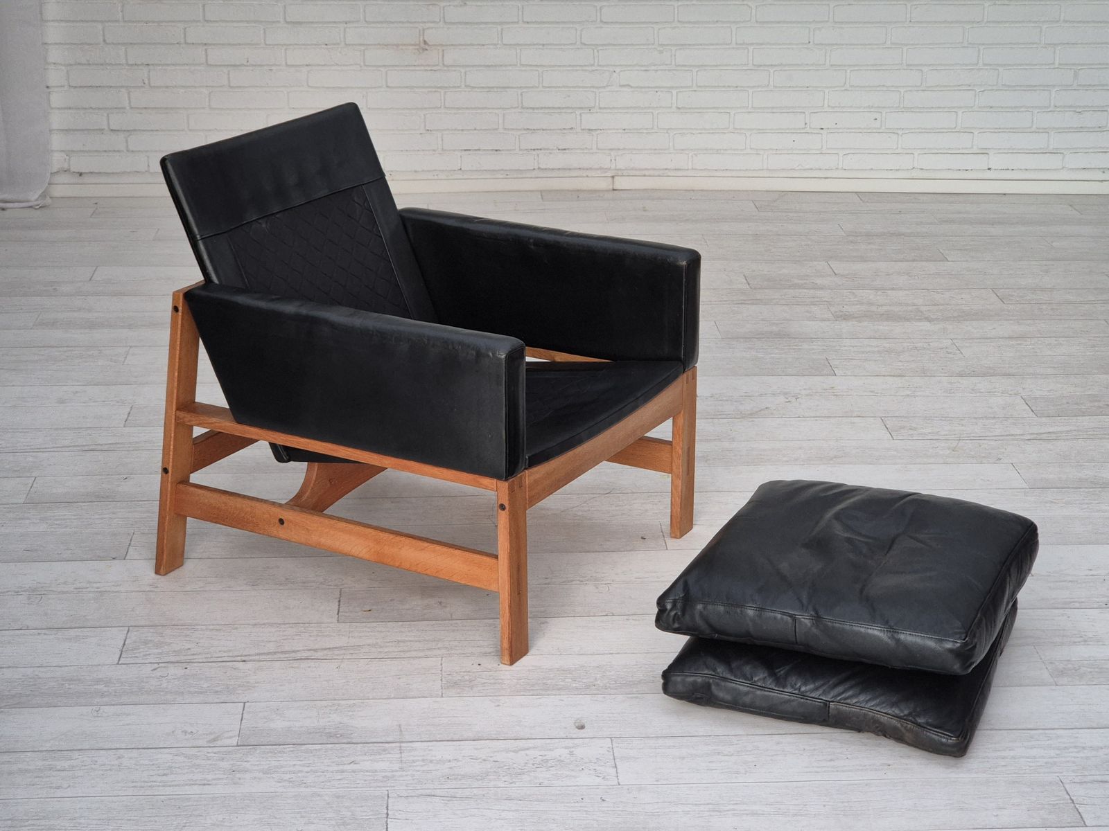 photo furniture Ca. Jaren 1960, Deense Loungestoel, Meubelleer, Massief Eikenhout.