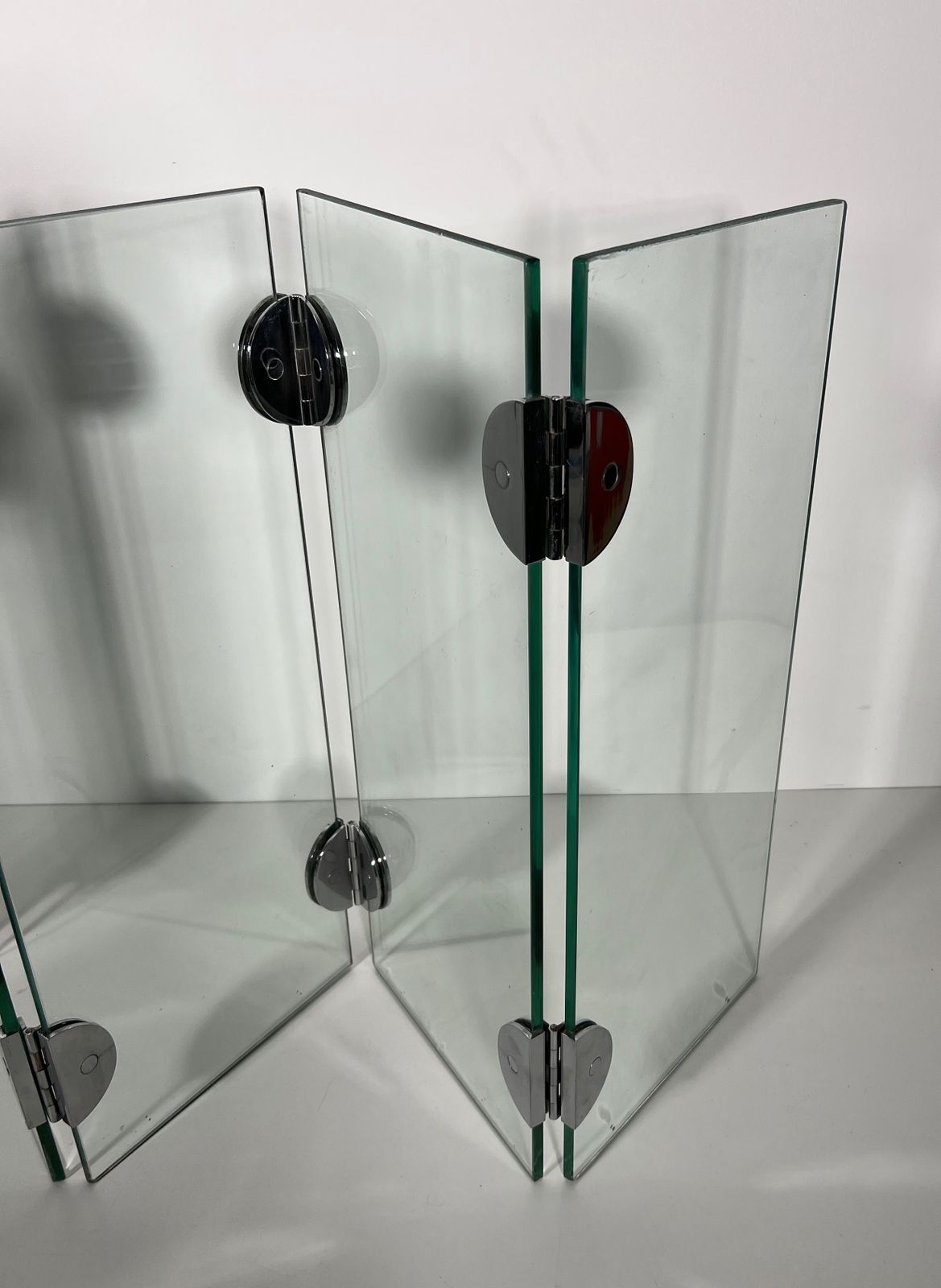 photo vinterior Exceptional Firewall With 6 Glass Panels And Chrome Hinges In The Taste Of Robert Mallet Stevens