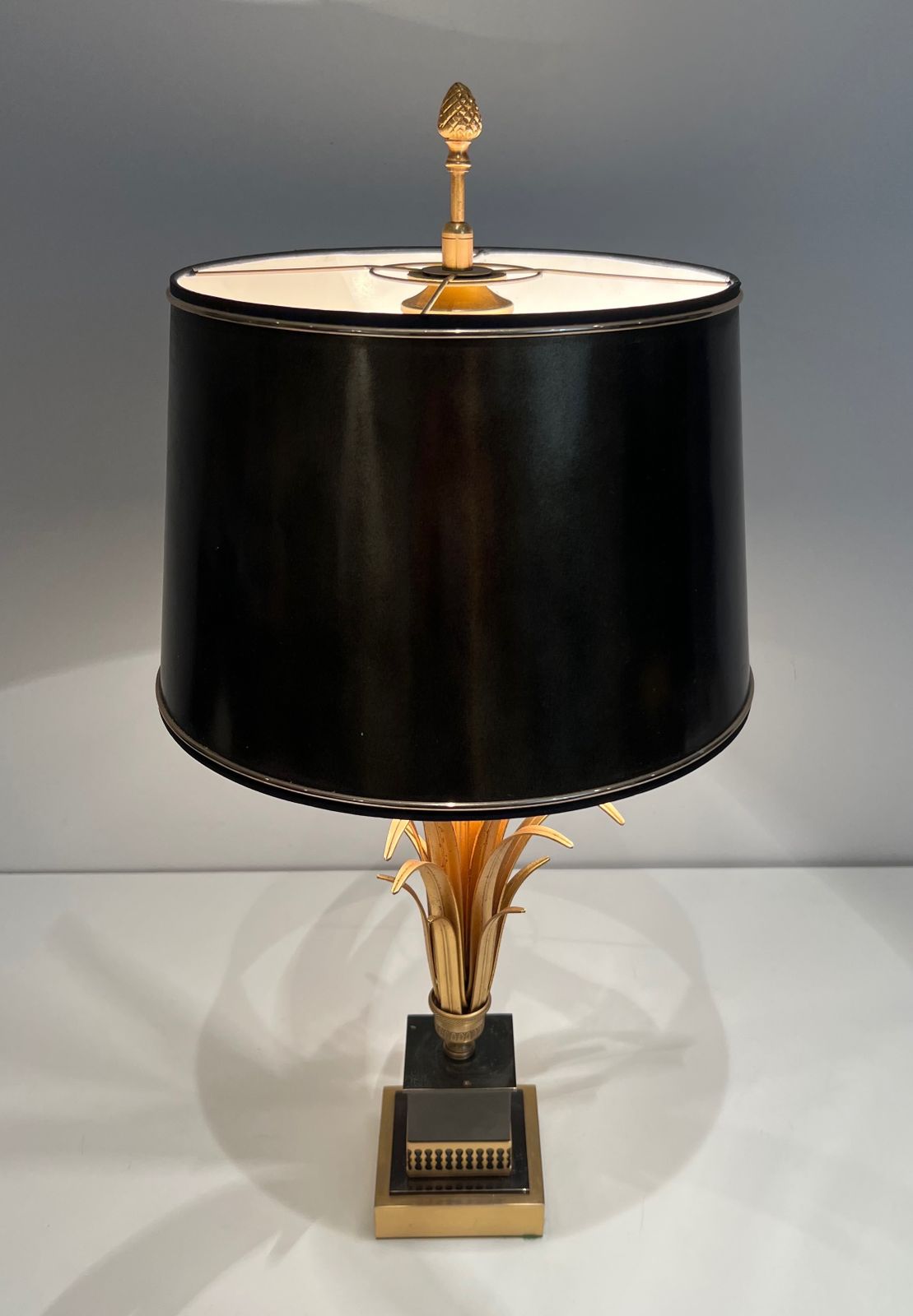 Pineapple Lamp In Gold Metal And Black Lacquer In The Style Of Maison Charles photo 980.0