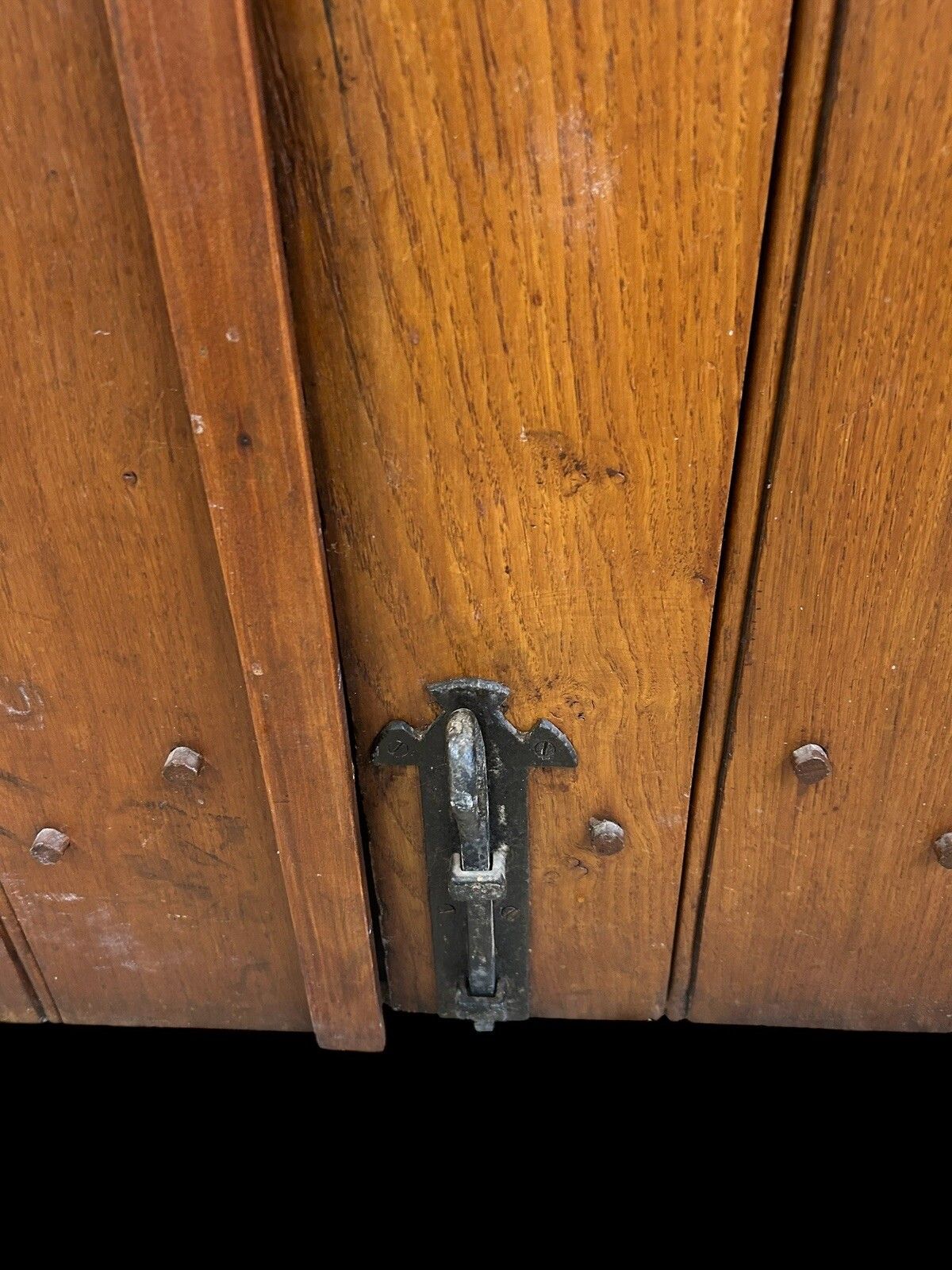 photo vinterior Solid Oak Doors Double Antique Period Reclaimed Old Iron Handles Wood Planks