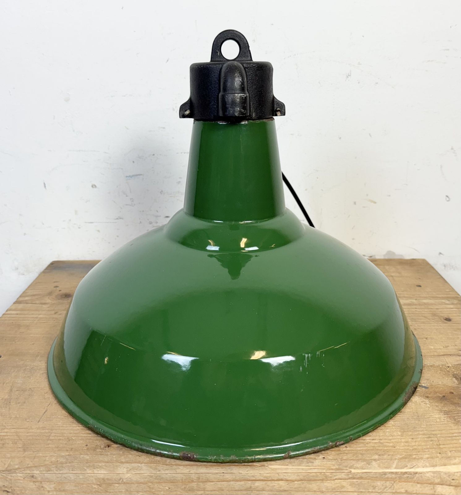 photo vinterior Industrial Green Enamel Factory Pendant Lamp, 1960s