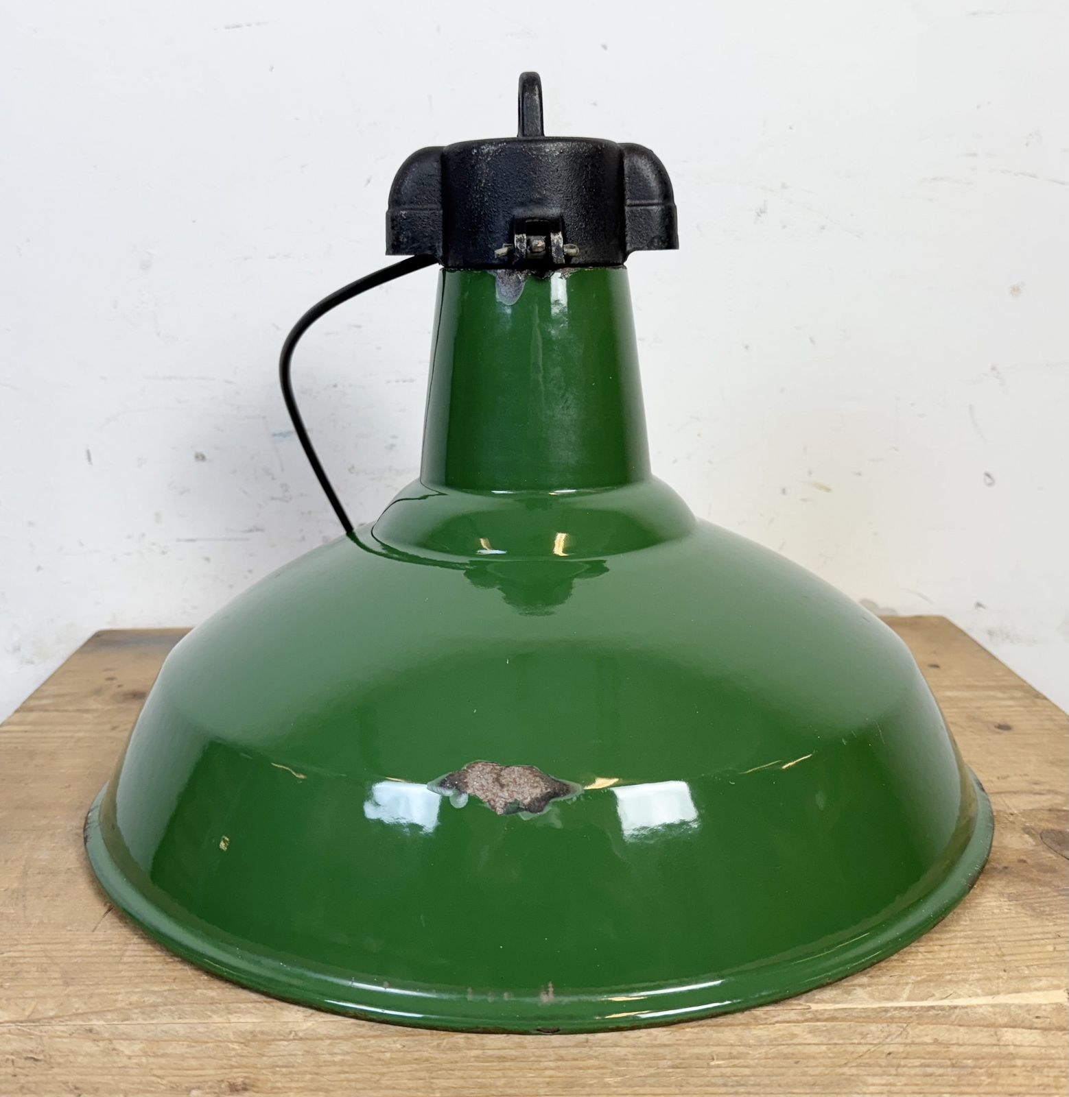 photo vintage Industrial Green Enamel Factory Pendant Lamp, 1960s
