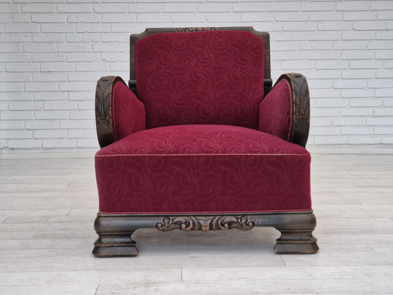 Ca. Jaren 1950, Deense Vintage Fauteuil, Meubelstof, Eikenhout, Ongerestaureerde Staat. photo Meubels