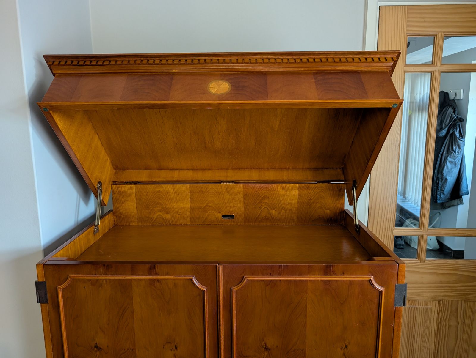 Modern Abbey Craft Yew Wood Drinks Cabinet/ Tv Unit  With Sheraton Detailing photo vinterior
