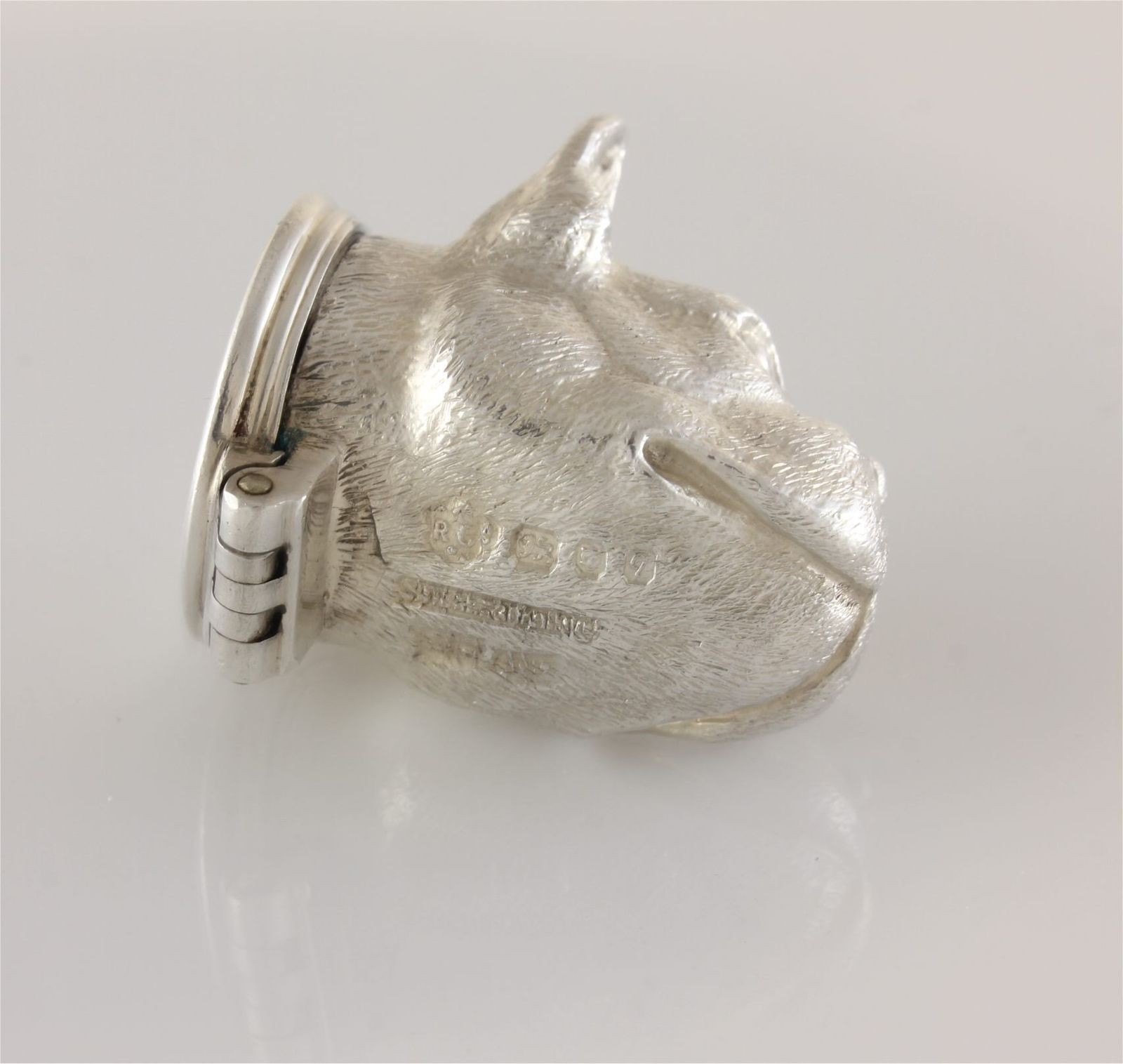 photo vinterior Silver French Bulldog Pill Box. Novelty Dog Snuff Box. W Comyns 1971.