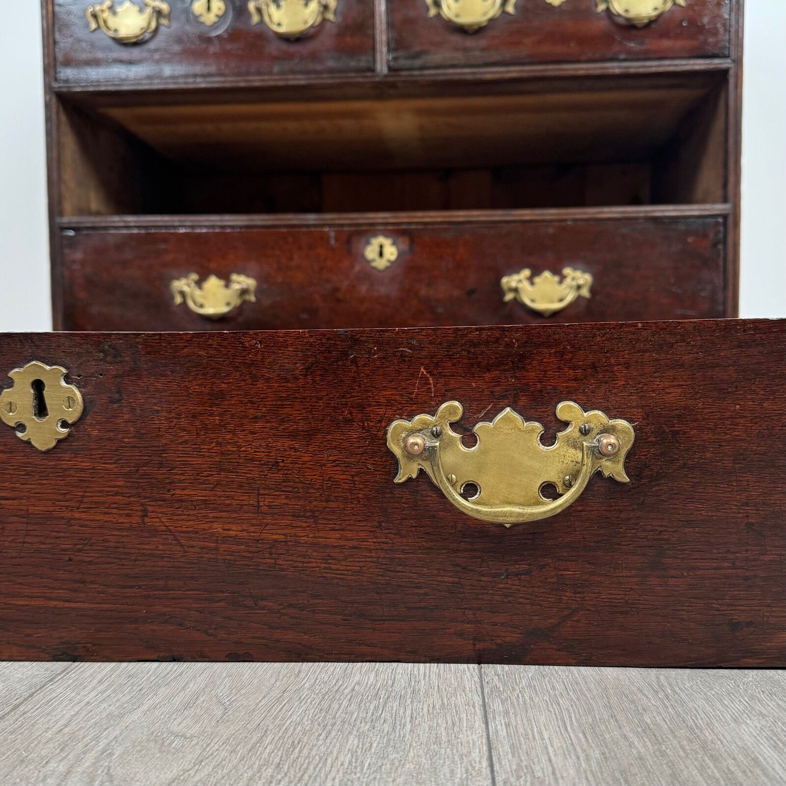 photo vinterior Antique 17th Century Bureau Of Finest Quality In Oak