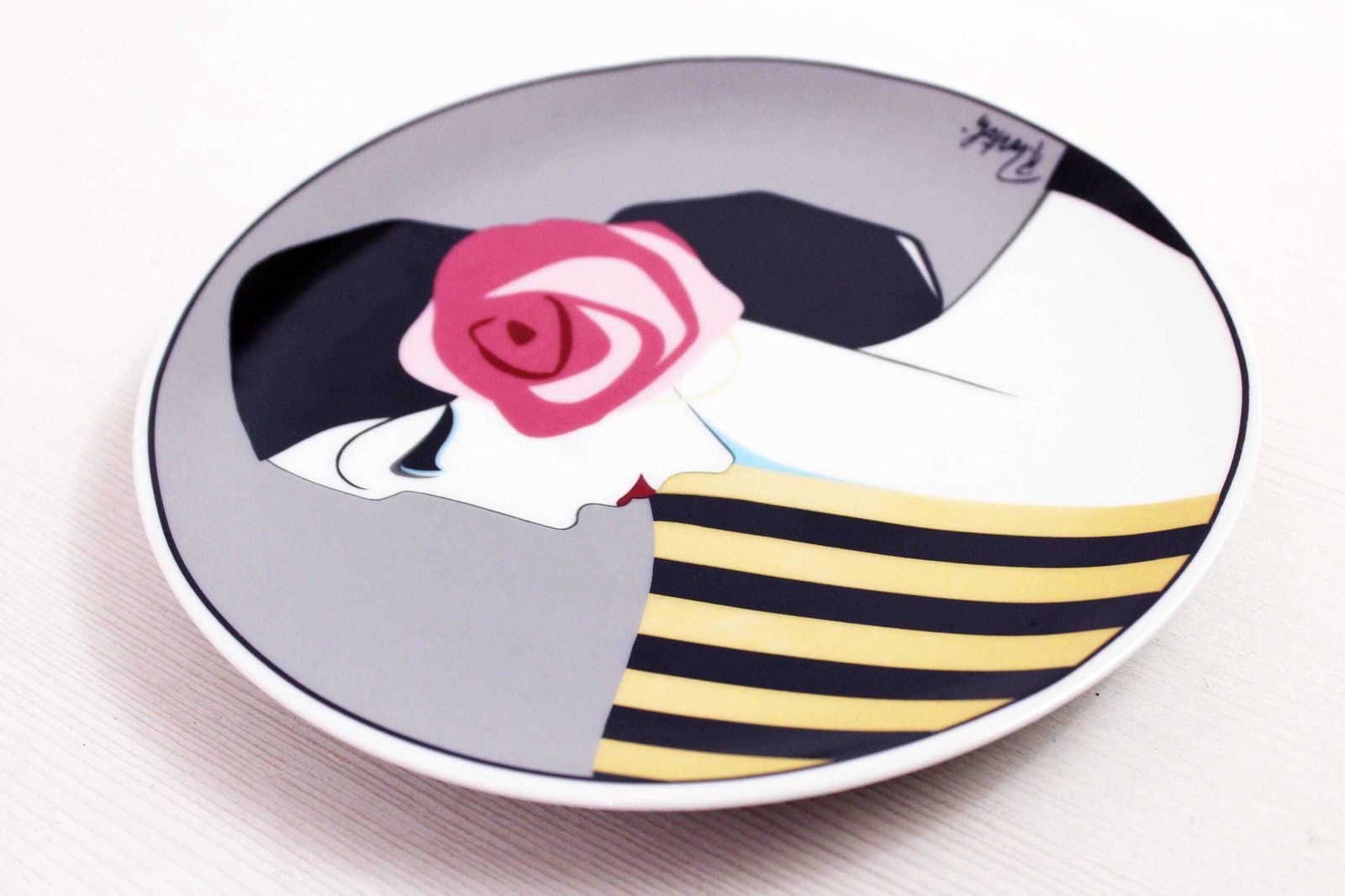 photo furniture Art Deco Plate With A Representation Of Roberto Tortoli