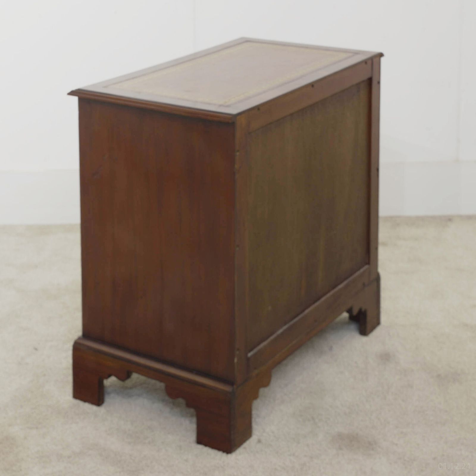 Georgian Revival Knee Hole Desk Mahogany photo vinterior