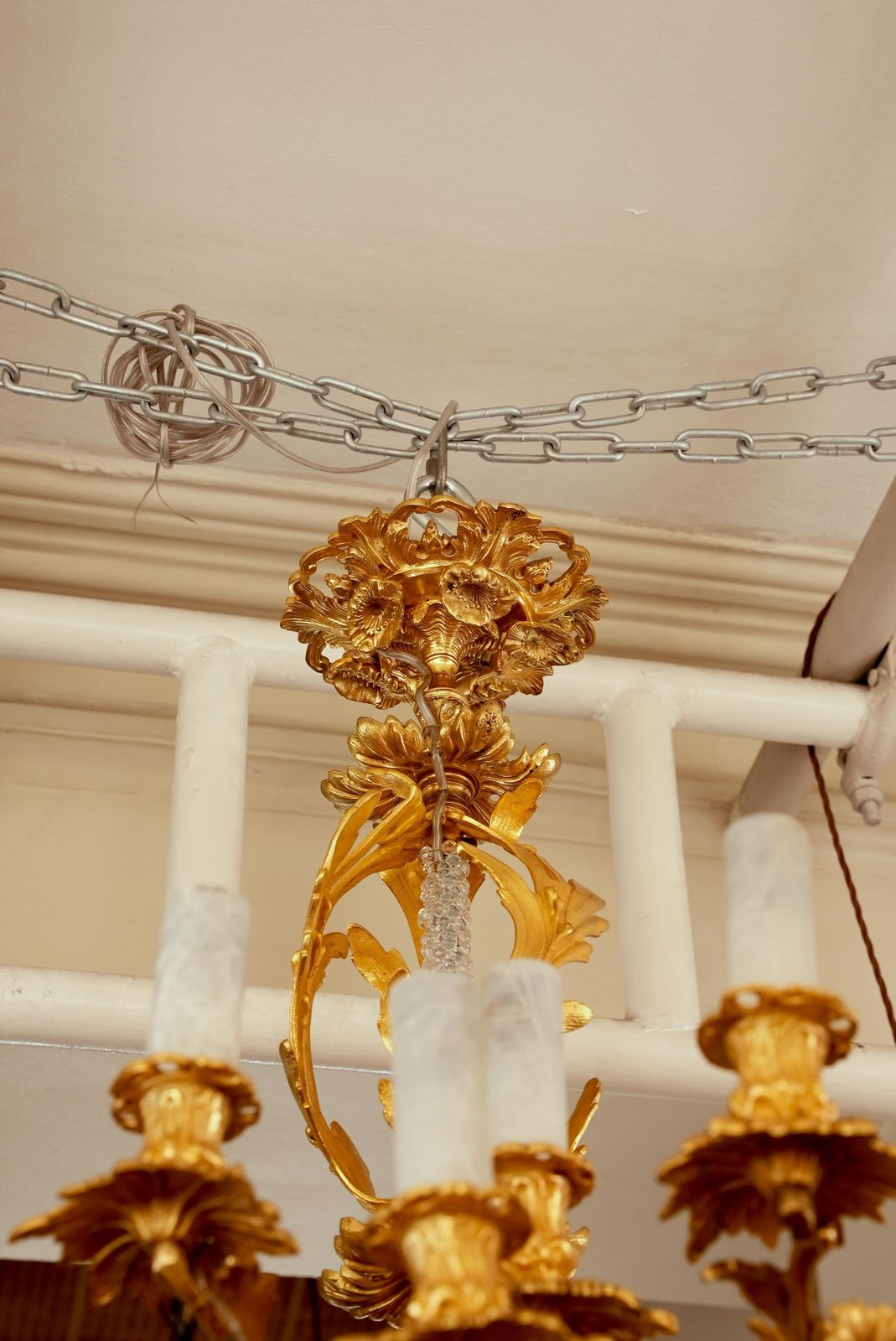 A Magnificent Bronze Gilt French Rococo Chandelier With 20 Flames photo Lighting