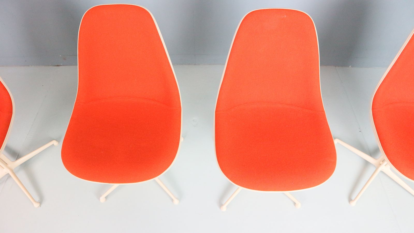 Charles & Ray Eames Set Of 4 Orange "La Fonda" Chairs For Herman Miller, 1960 photo vinterior