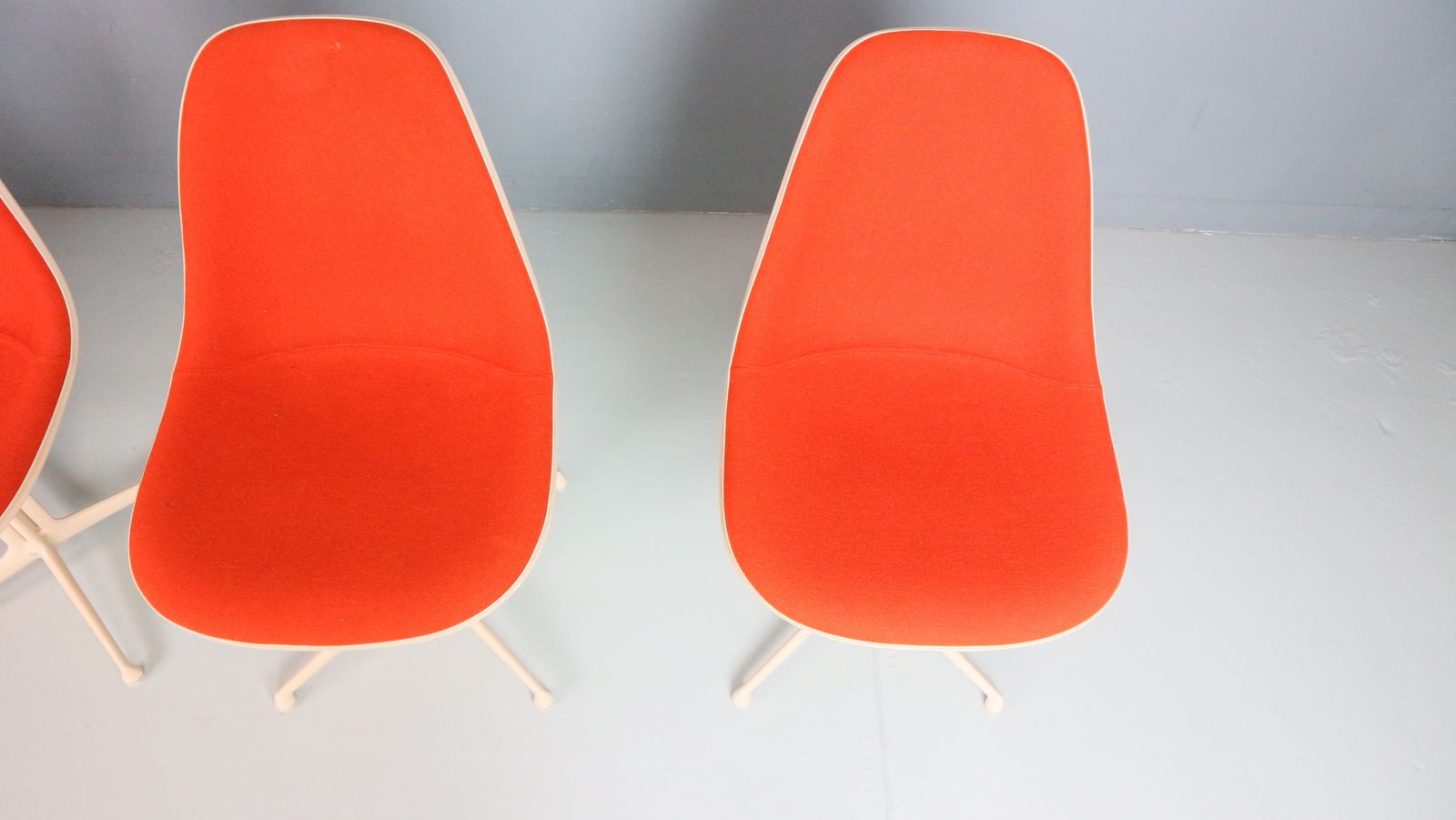 photo furniture Charles & Ray Eames Set Of 4 Orange "La Fonda" Chairs For Herman Miller, 1960