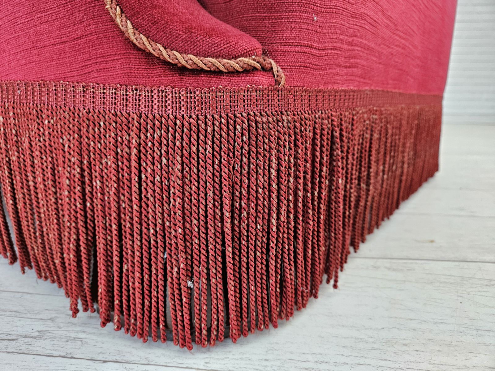 photo vinterior 1960s, Danish Relax Armchair, Original Condition, Cherry Red Furniture Velour.
