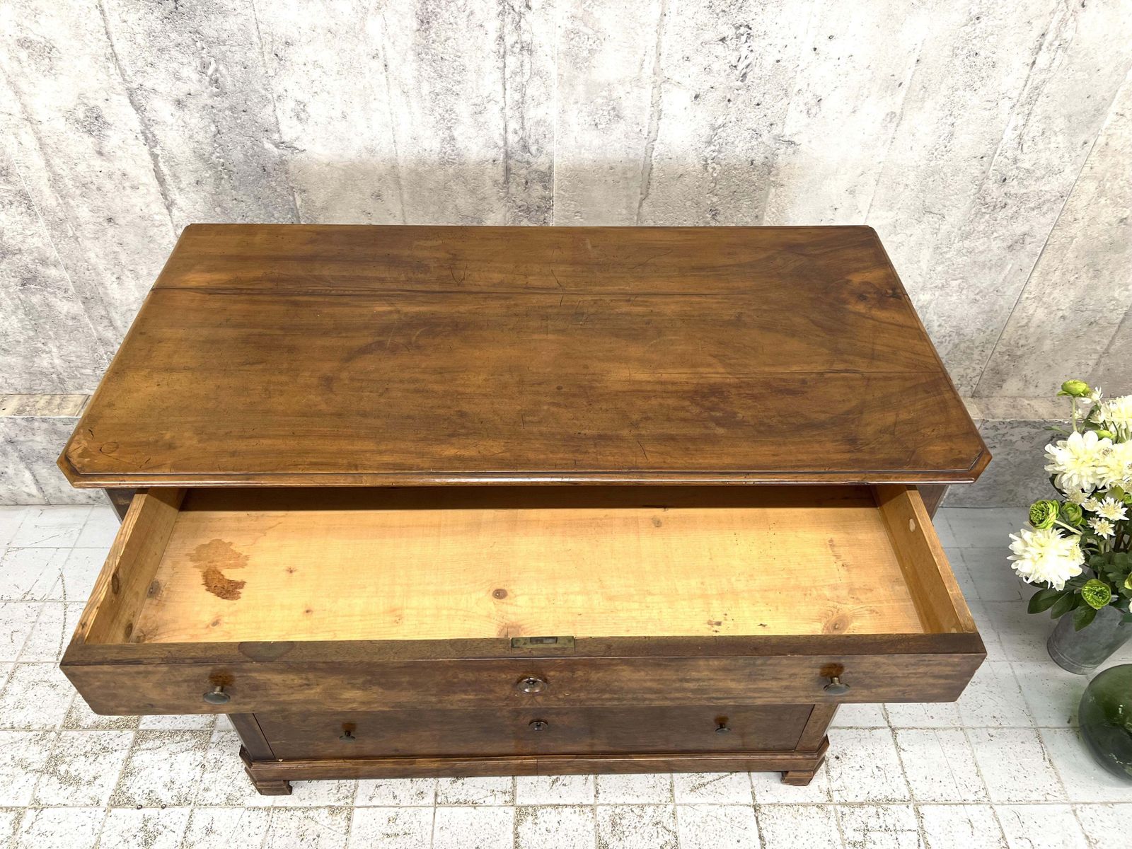 555.0 Vintage French 4 Drawer Chest Of Drawers photo