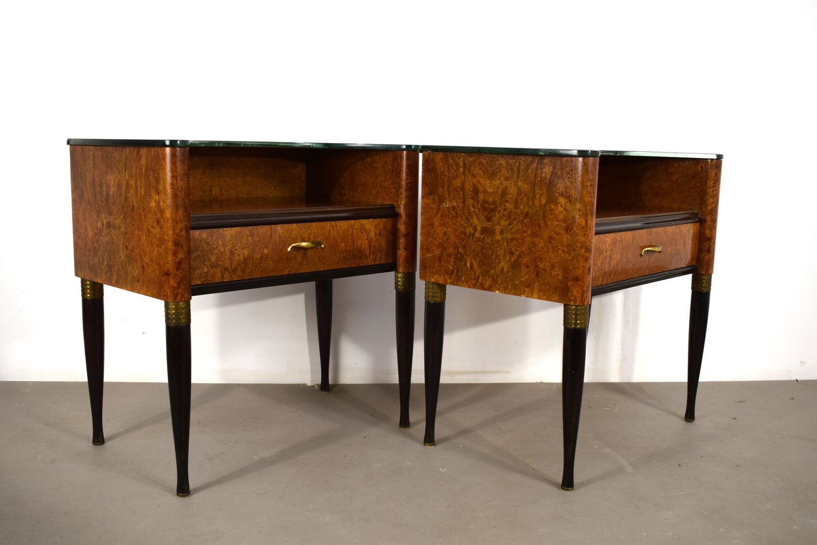 photo furniture Coppia Di Comodini In Radica, Italia, Anni '50.