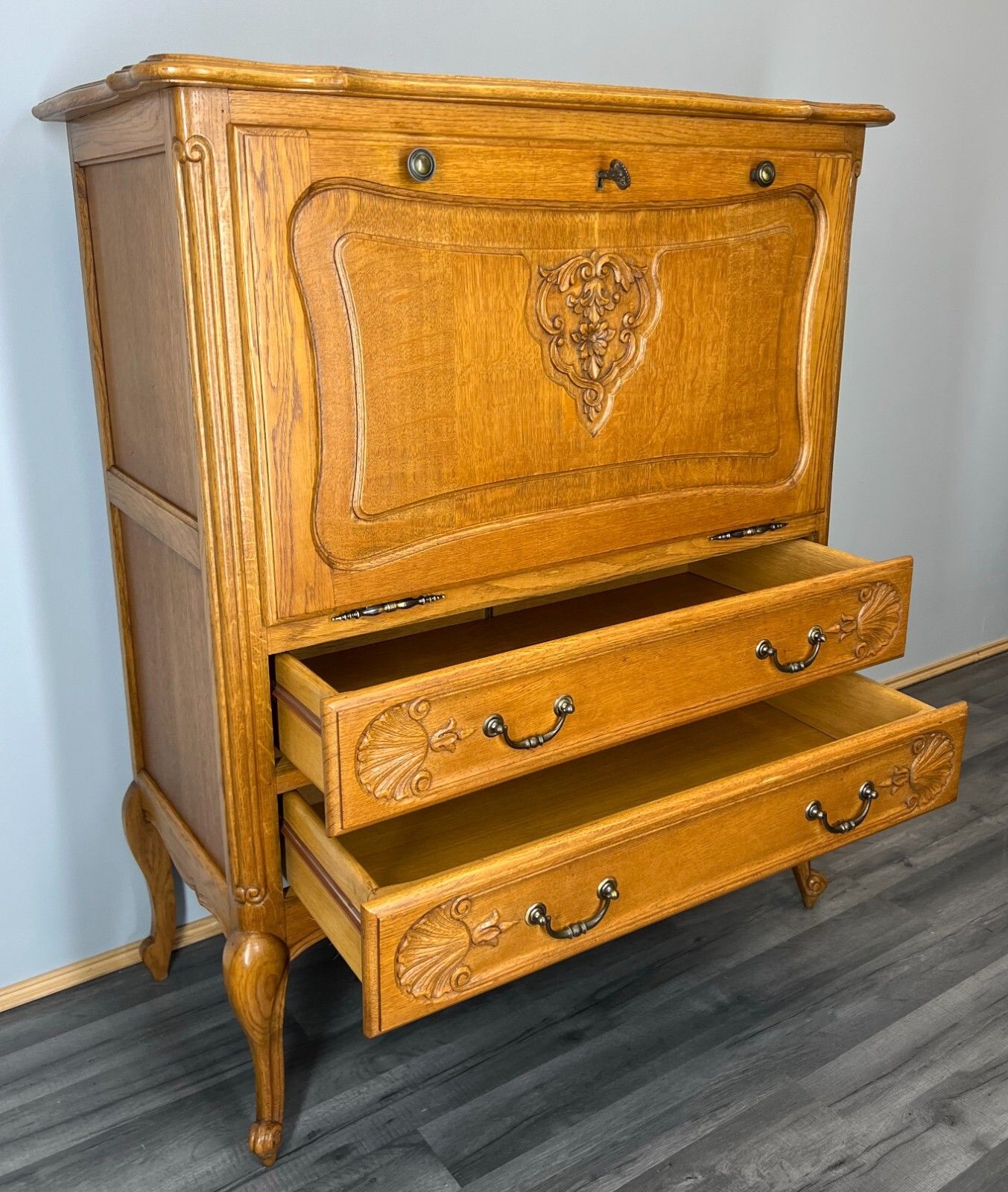 photo furniture Amazing  Sideboard / Cabinet / Cupboard  Vintage French Louis XIV (Lot 3551)