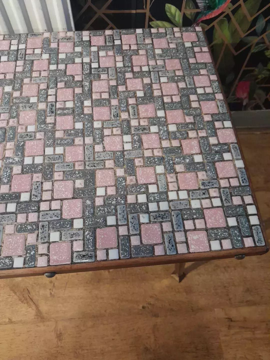 photo vintage Mid Century Modern 1950s Teak Coffee Table With Tile Top And Brass Feet