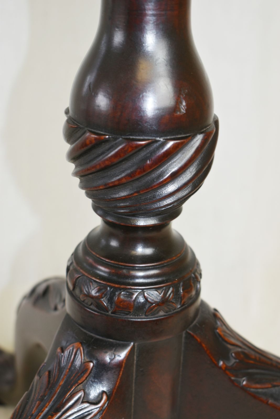 Pie Crust Tripod Table, 1800s, Mahogany photo Furniture