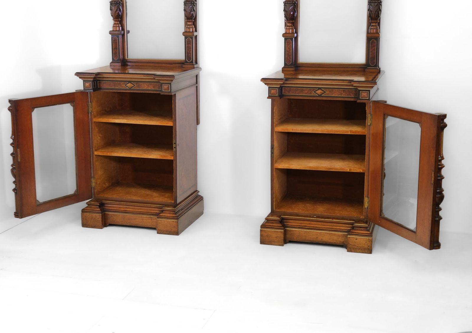photo vinterior Pair Of Gillows Burr Walnut, Amboyna & Parcel Gilt Cabinets With Mirrors
