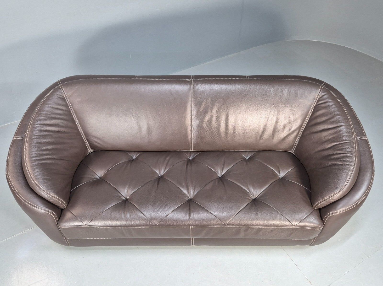 Vintage Italian 3 Seat Sofa Brown Leather Curved Shape Retro Mcm Eb8544 M3ss photo vinterior
