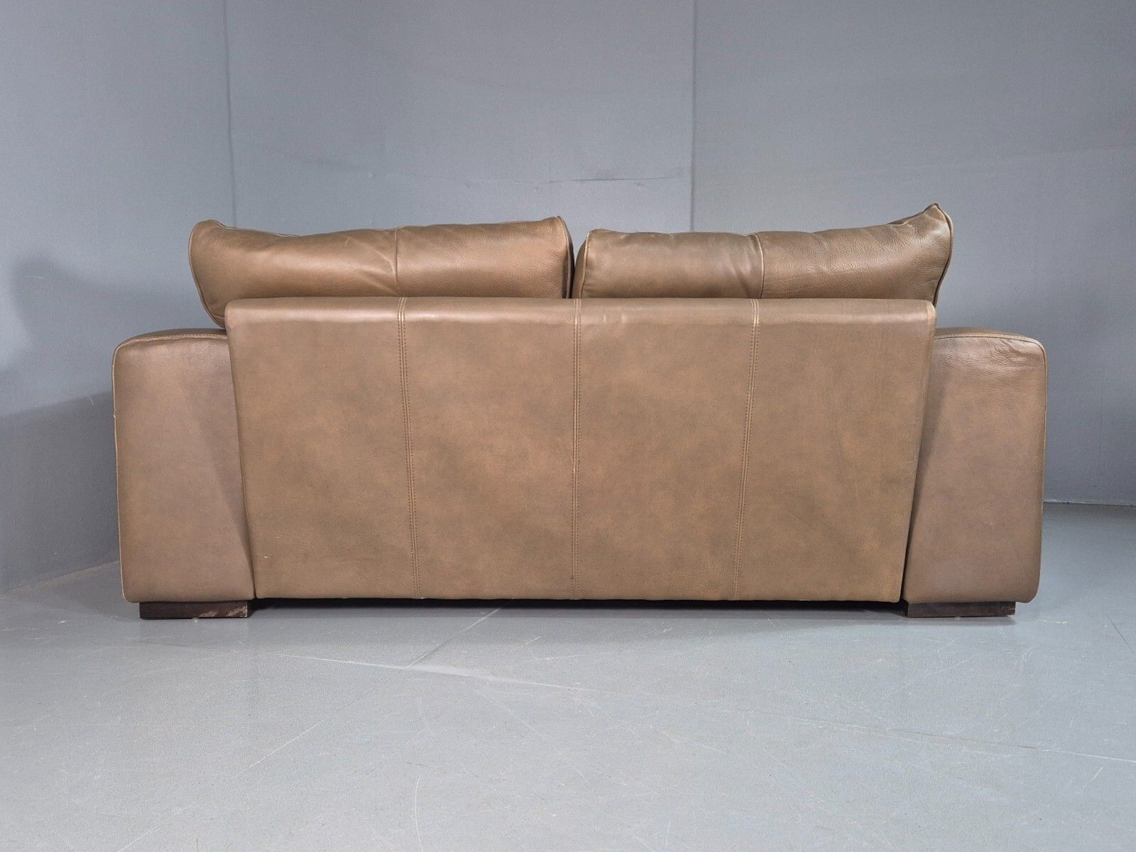 photo vintage Vintage 2 Seat Sofa Taupe Leather Italian Modern Style Eb8163 M2ss