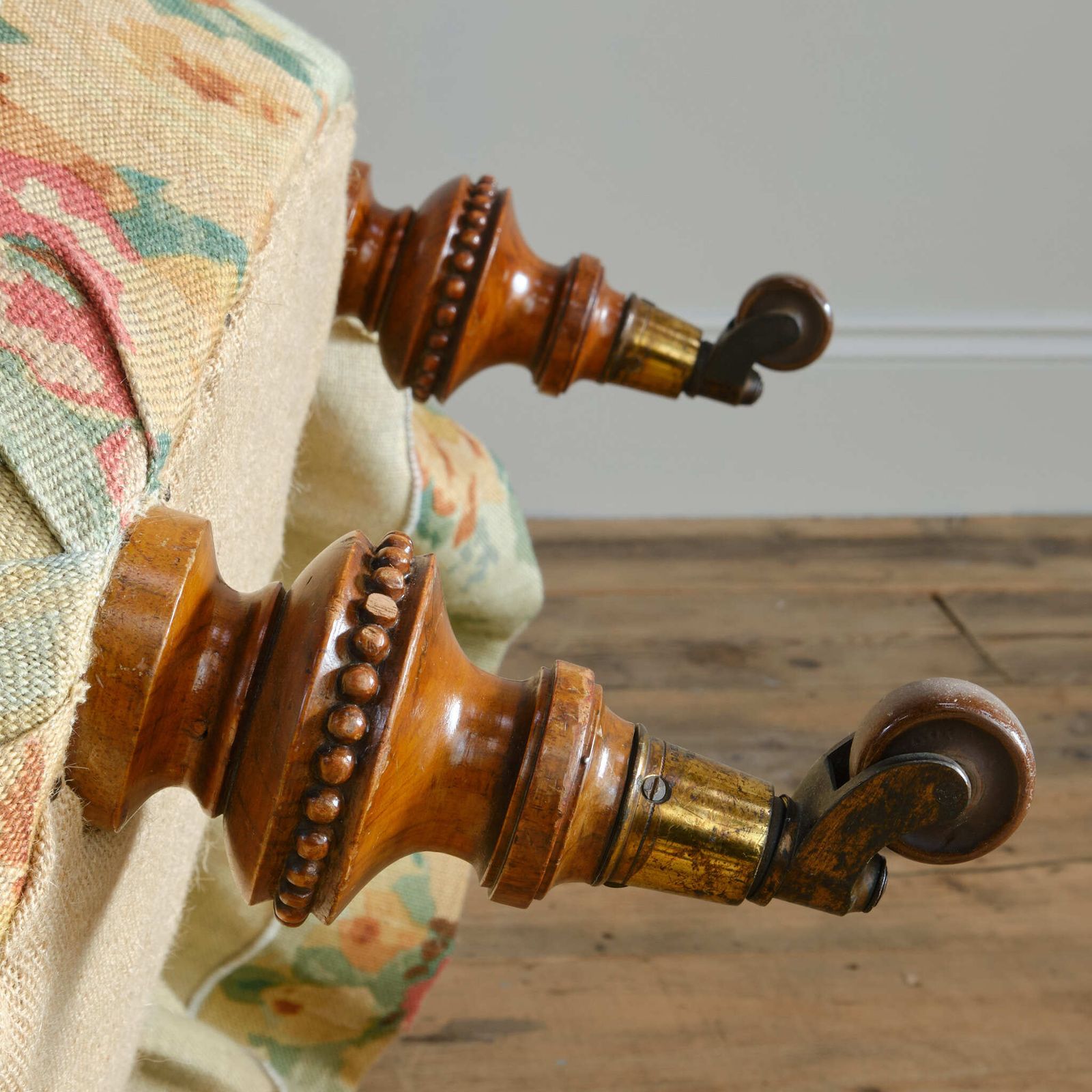 Slipper Chair In Vintage Mulberry Linen photo 1800.0