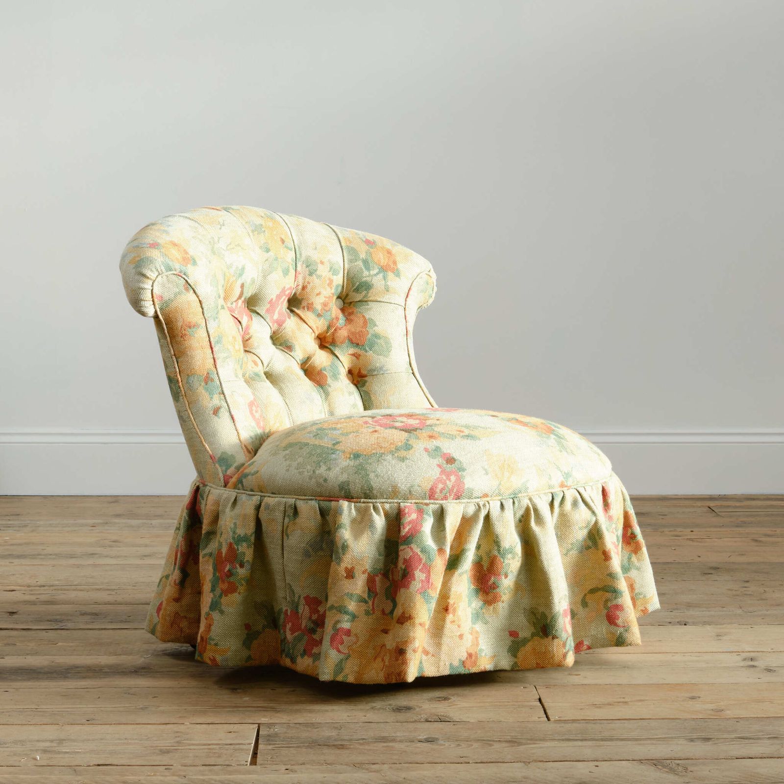 Slipper Chair In Vintage Mulberry Linen photo vintage