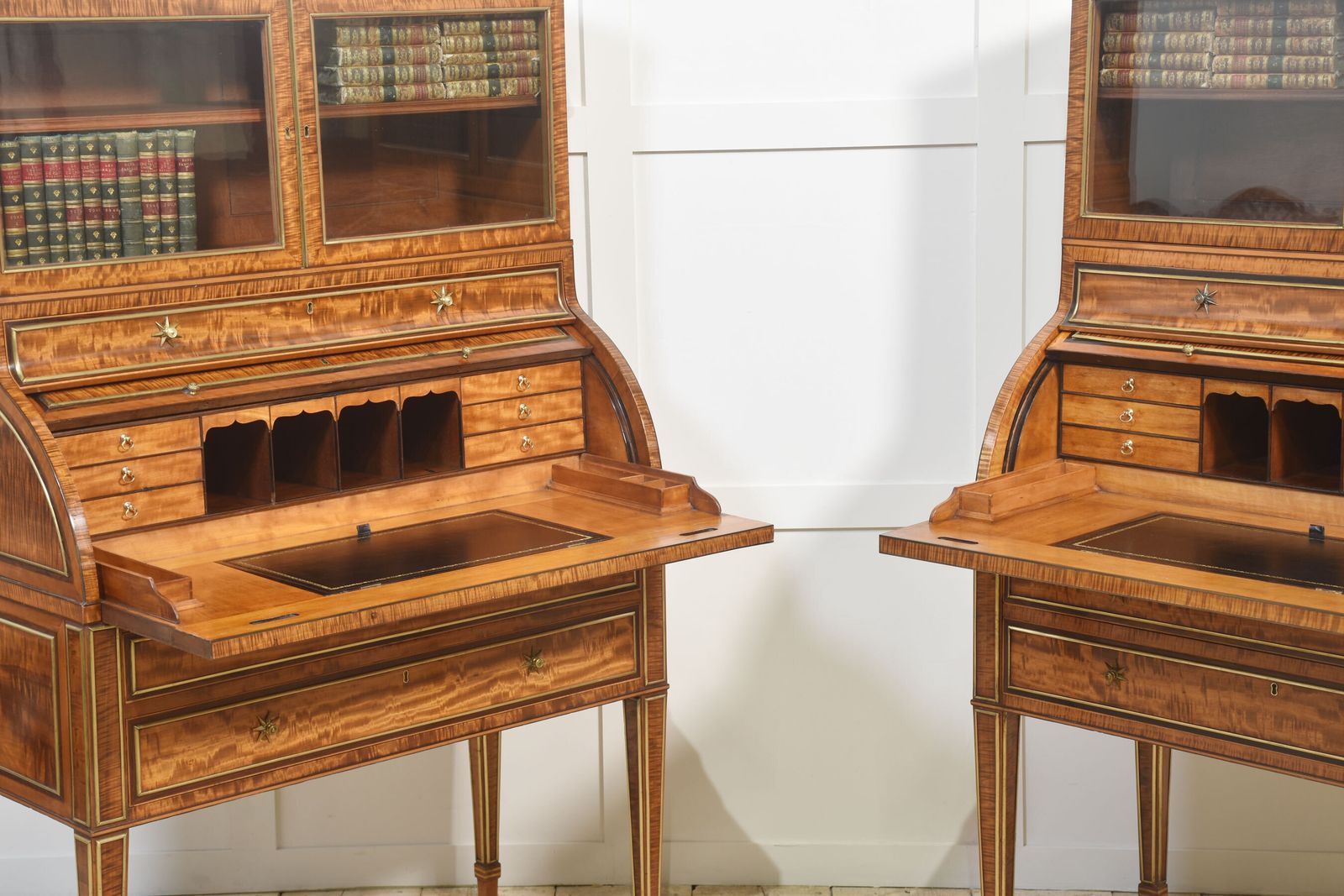photo vinterior Pair Of Important Georgian Satinwood Cylinder Cabinets