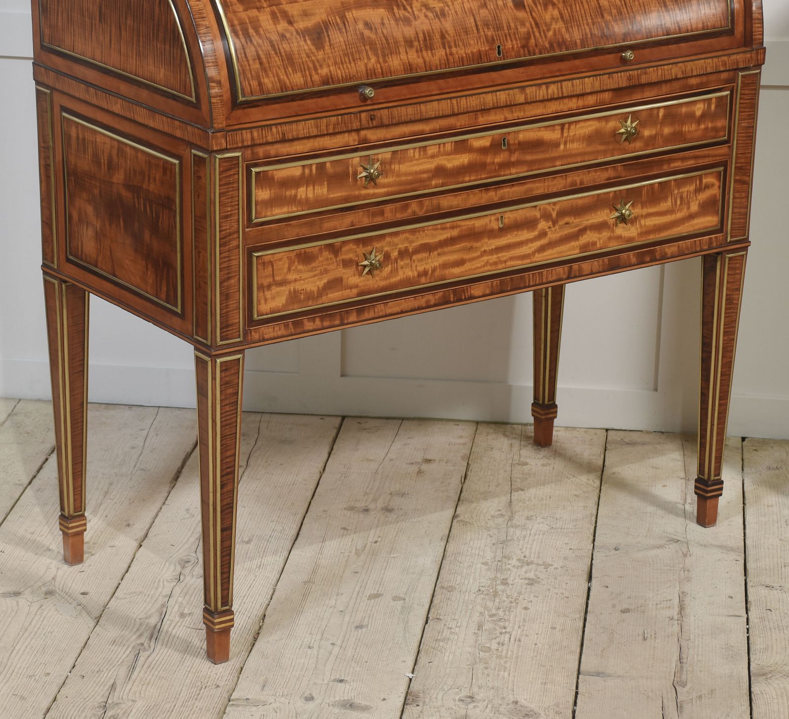 photo vintage Pair Of Important Georgian Satinwood Cylinder Cabinets