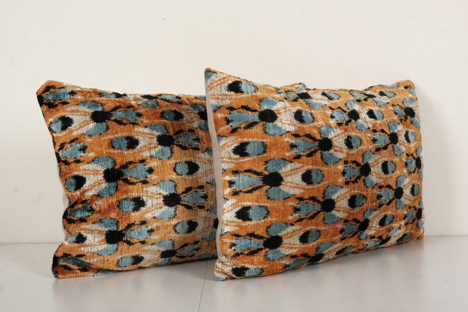 Set Of Two   Butterfly Or Houseflyikat Lumbar Cushion   Animal Pattern Designer Couch  Pillow Case 16" X 24" photo 120.0