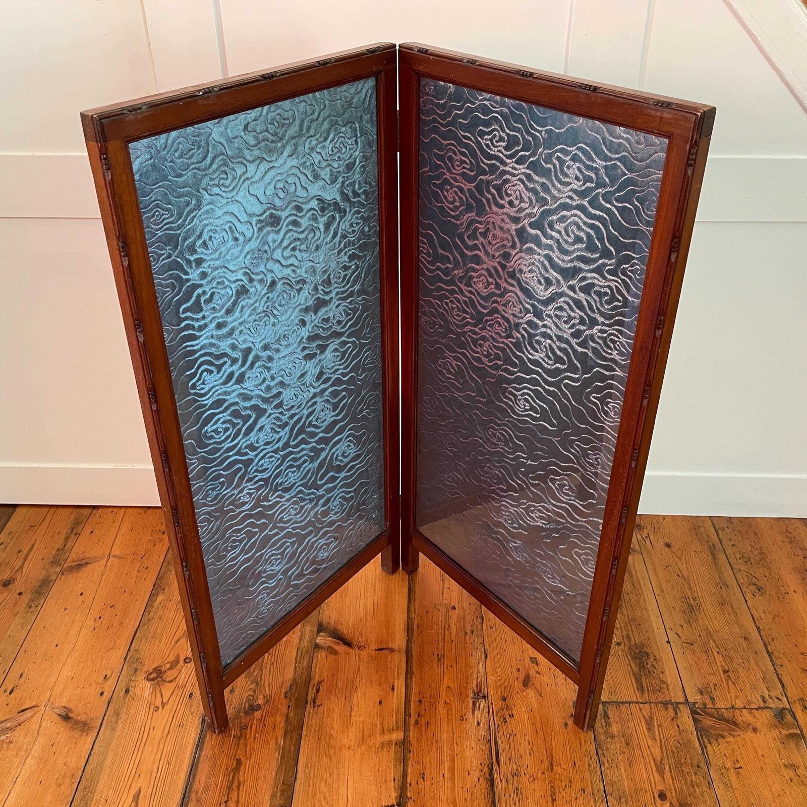 photo furniture Antique Oriental Chinese Fireguard Fireplace Screen Wooden Frame Vintage Fire Guard Patterned Devore Fabric Blue Pattern Wood Freestanding
