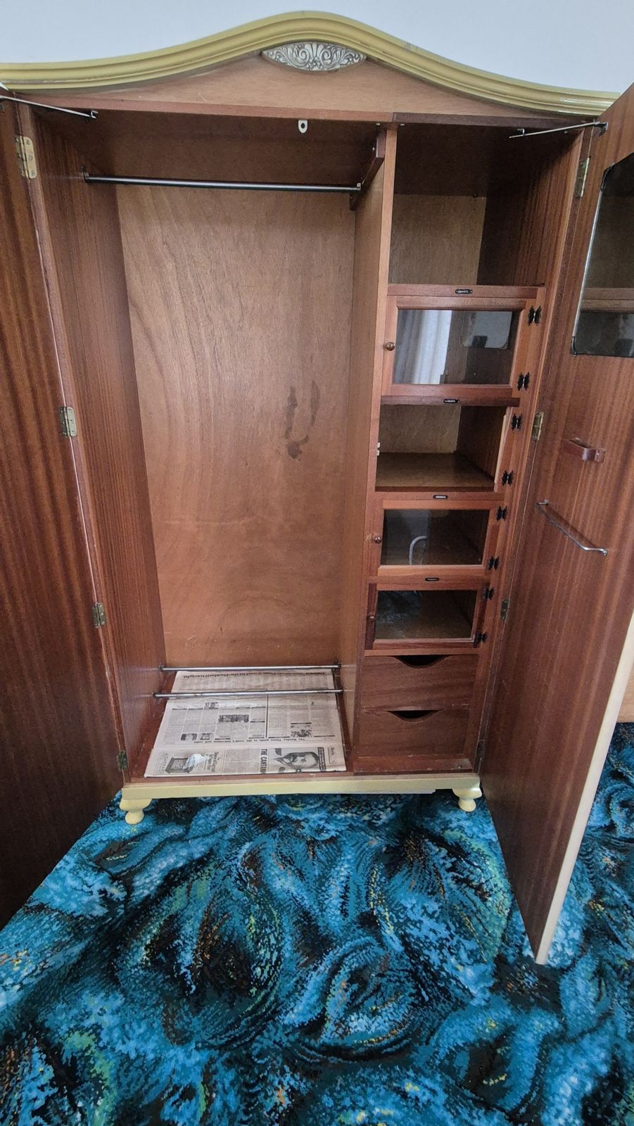 Light Walnut The Cabinet Works Ltd Bedroom Suite photo vinterior