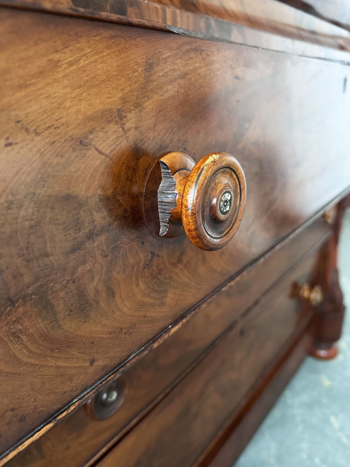 Mahogany Scottish Chest Of Drawers With Flame Veneers photo 800.0