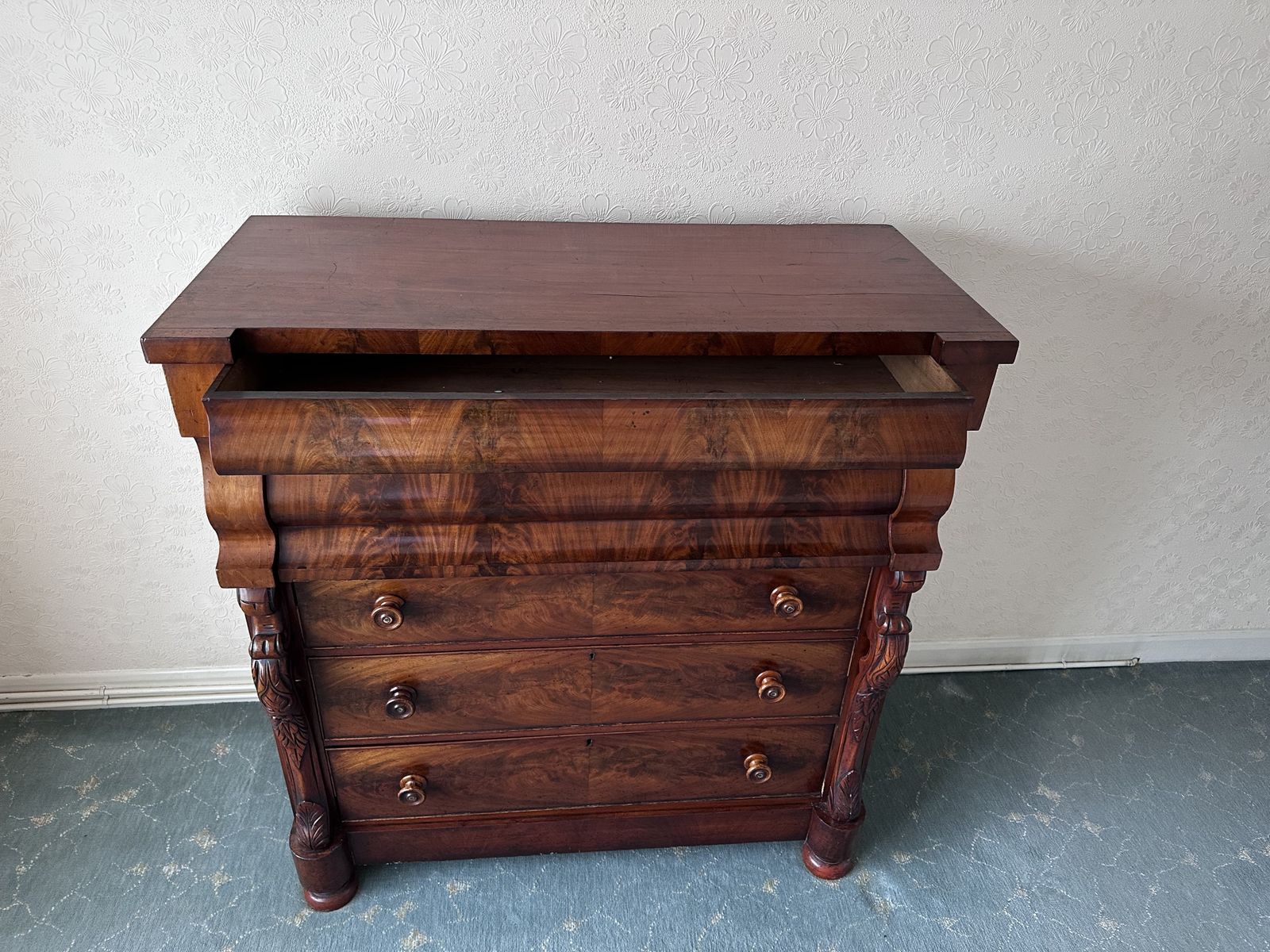 Mahogany Scottish Chest Of Drawers With Flame Veneers photo vinterior