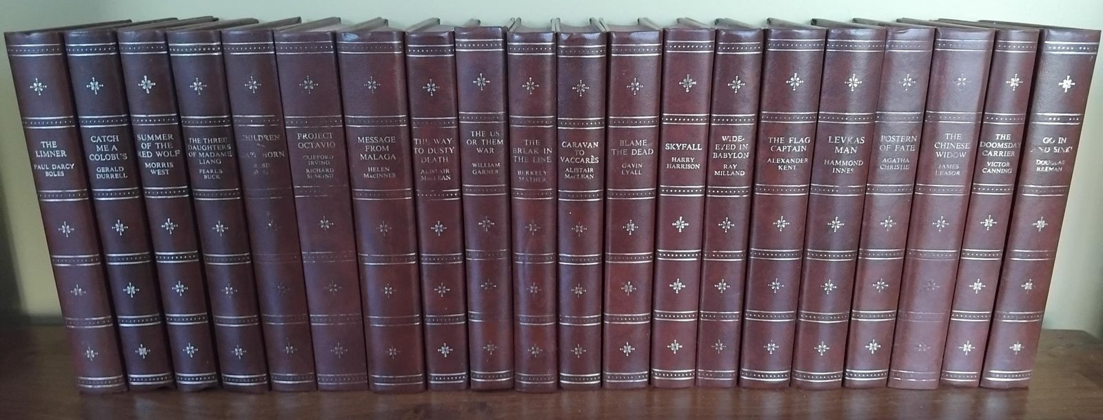 A Wonderful Decorative Collection Of 20 Novels With Beautiful Rich Brown Gilded Covers, Companion Book Club, 1970's