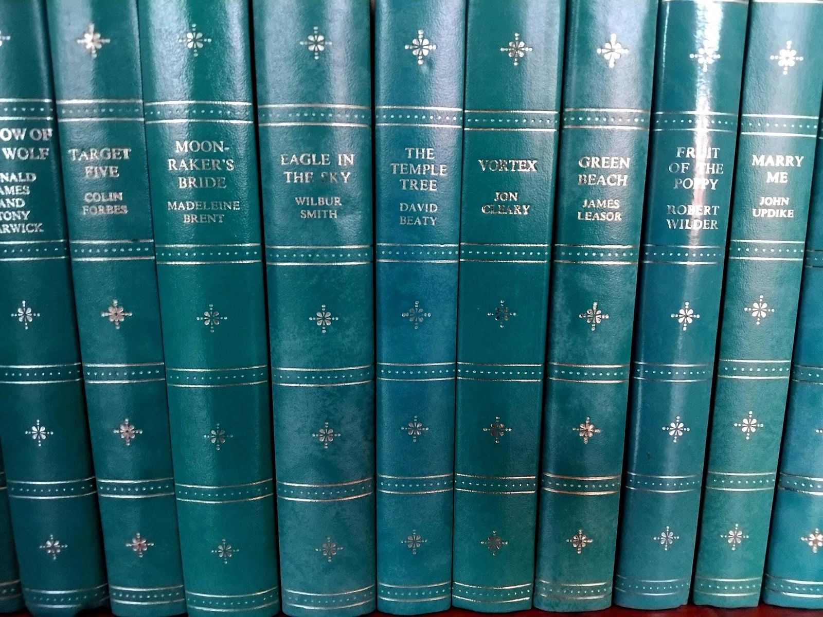 A Wonderful Decorative Collection Of 16 Novels With Beautiful Turquoise Gilded Covers, Companion Book Club, 1970's photo vinterior