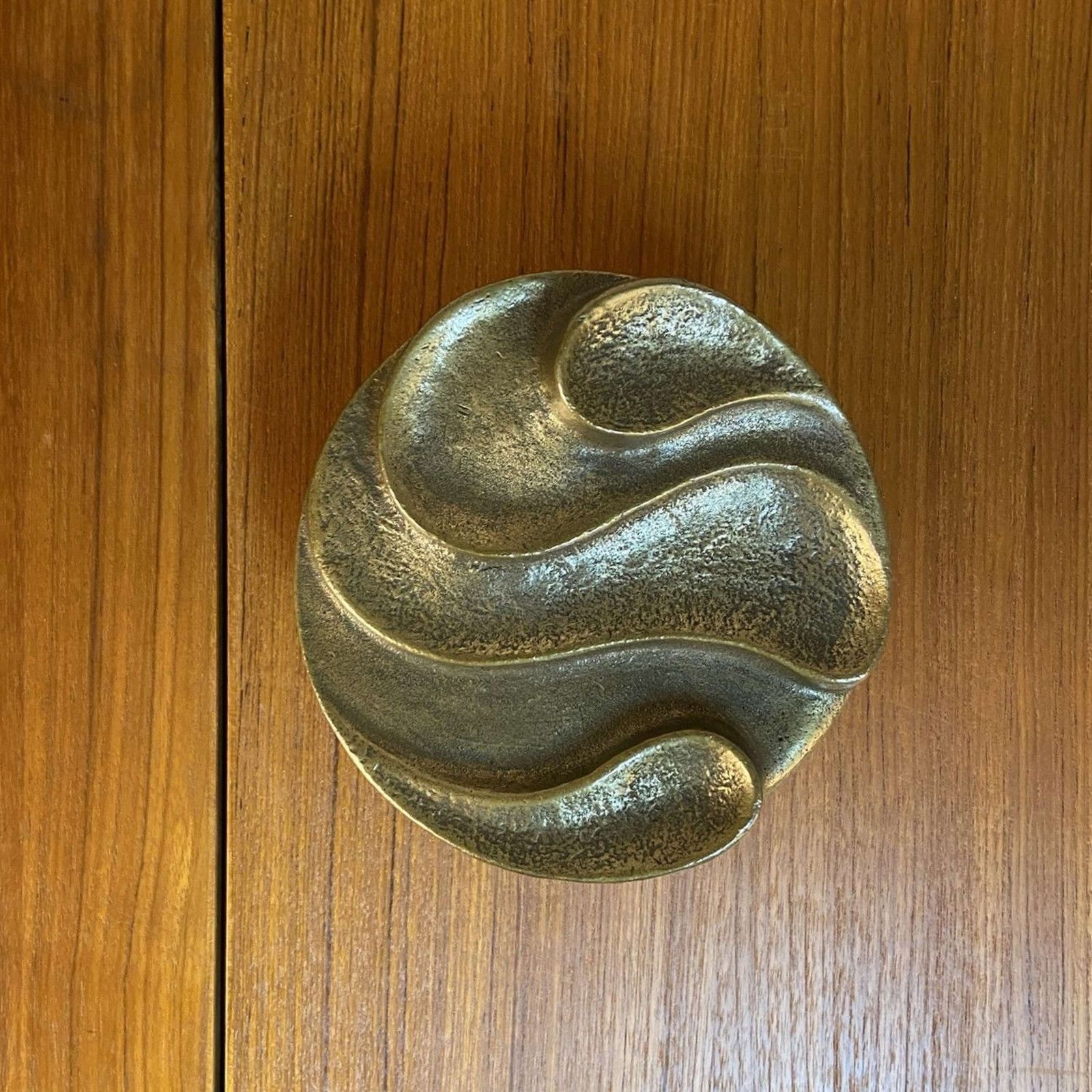 Round Push And Pull Door Handle In Bronze With Curvaceous Relief photo vinterior
