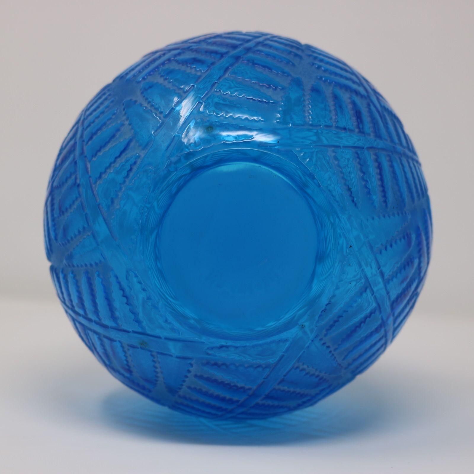 photo furniture Rene Lalique Electric Blue Glass Espalion Vase