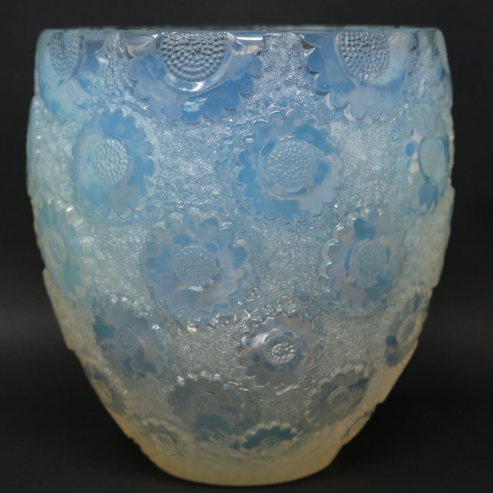 René Lalique Opalescent Glass 'Paquerettes' Daisies Vase photo for sale