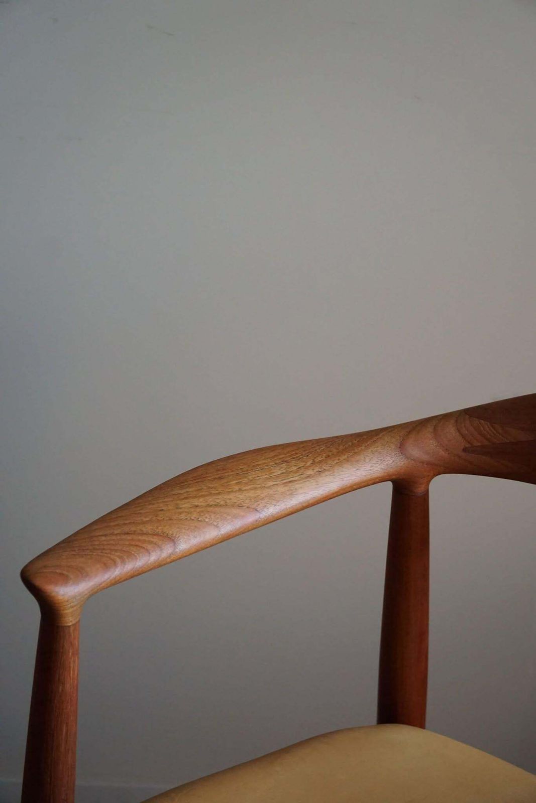 photo buy Hans J. Wegner, Armchair In Teak & Leather, "The Chair" Model Jh501, 1950s