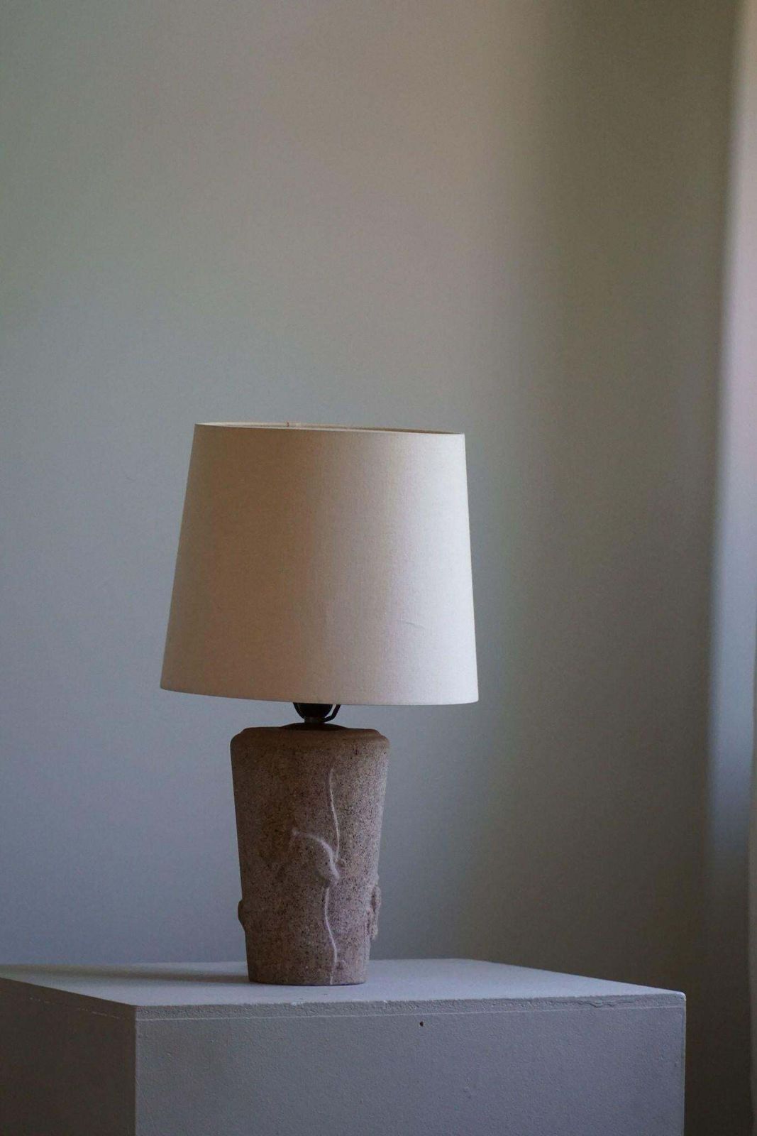 photo vinterior French Modern, A Vintage Table Lamp In Stone With Elephant Motifs, 1970s
