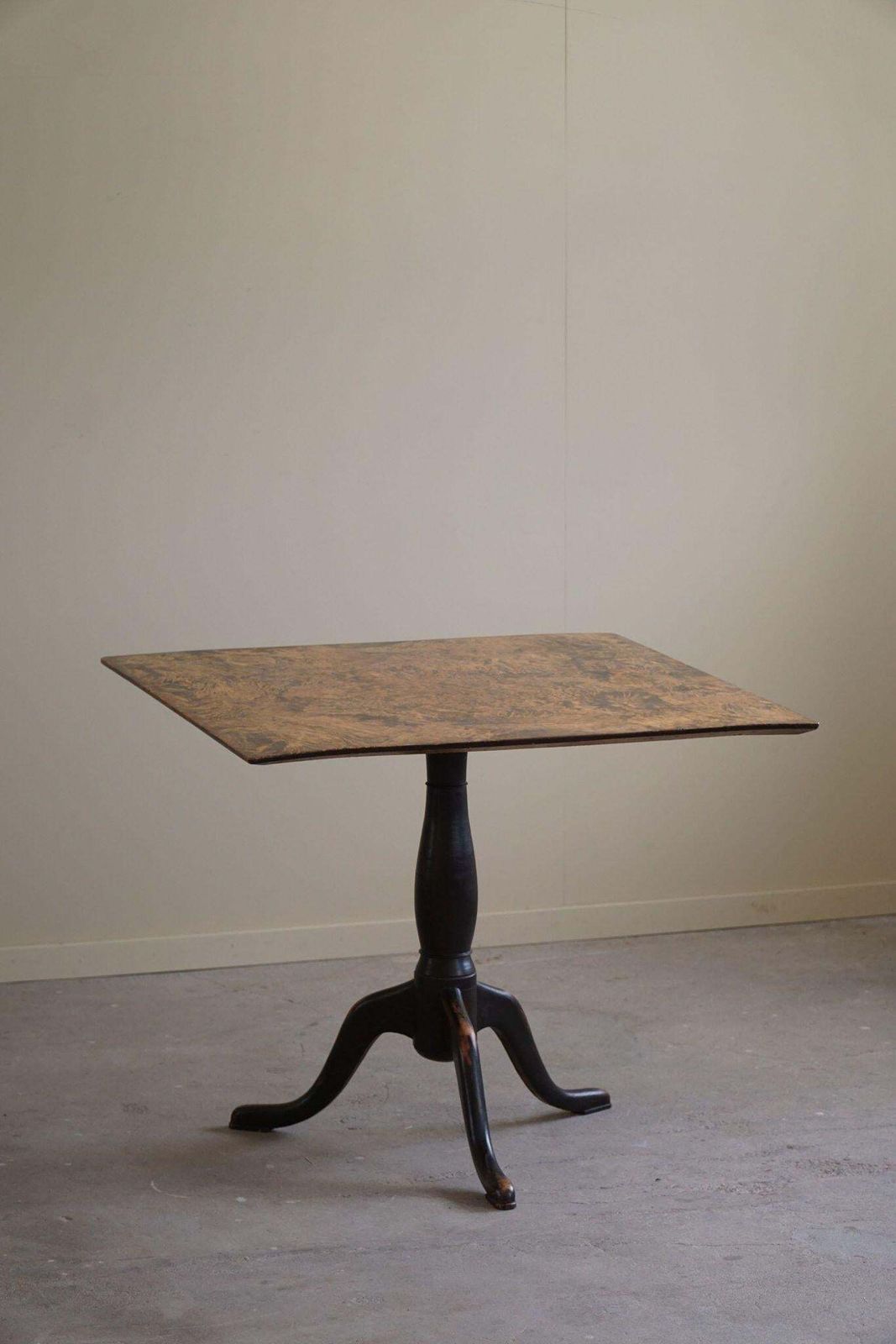 photo vinterior Antique Square Drop Leaf Table In Burl Wood, Handcrafted In Sweden, 19th Century