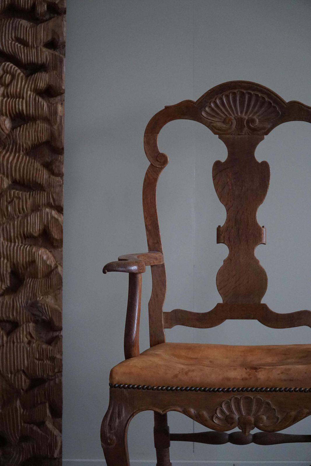 Sculptural Vintage Armchair In Oak And Leather, Danish Modern, 1940s photo vinterior