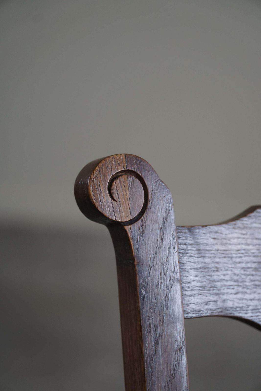 photo vinterior A Pair Of Danish Modern, Sculptural Vintage Armchair In Oak And Papercord, 1940s