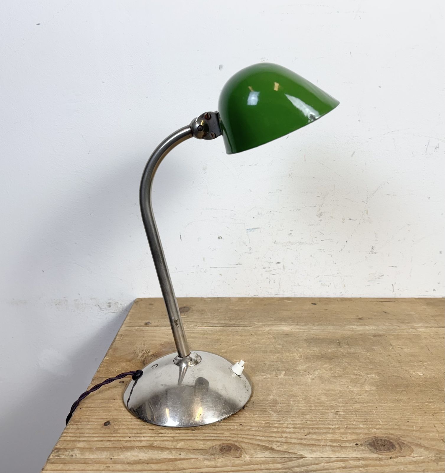 199.0 Vintage Green Enamel Bankers Table Lamp, 1950s photo